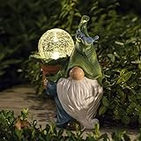 La Jolíe Muse Gartenfigur aus Harz – weihnachtlicher Tomte Gnom mit langem Bart mit Kristallkugel mit LED Lichtern, Festliche Außendekoration für Terrasse, Vorgarten, Garten, Geschenk zu Weihachten
